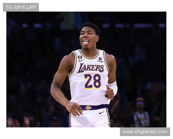 八村塁上半场高效砍下十分展现攻防全能助力球队占得先机